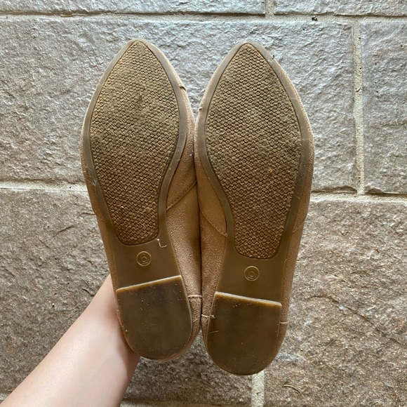 Tan flats size 6 - Picture 2 of 3